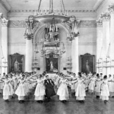 Воспитаницы института благородных девиц