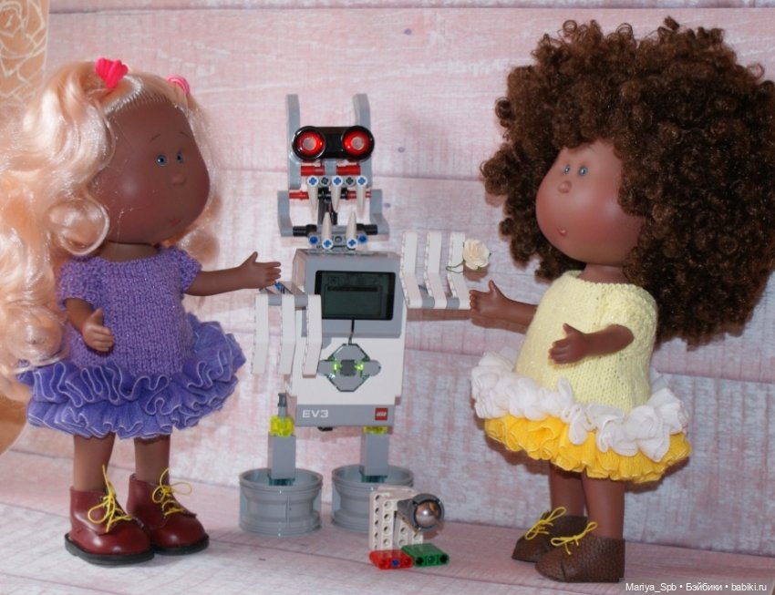 А у нас новенькая — Куклы Nines d'Onil (Нинес): Миа (Mia) (фото 3)