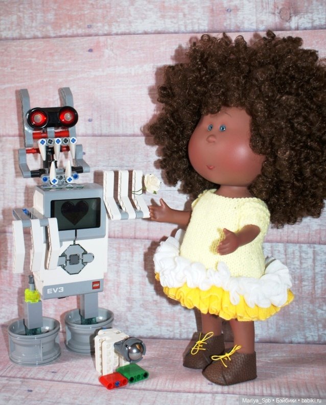 А у нас новенькая — Куклы Nines d'Onil (Нинес): Миа (Mia) (фото 4)