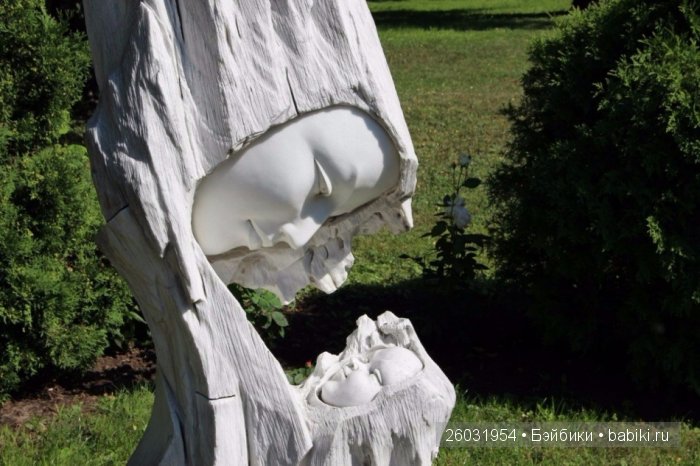 12 волшебных памятников нашим мамам