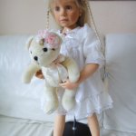 Длинноволосая блондинка НЕЛЛИ (Nelly) со своим тедди от Pamela Erff