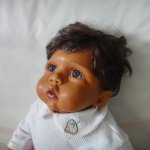 Удивленная милашка мулаточка из резин от Bonnie Chyle