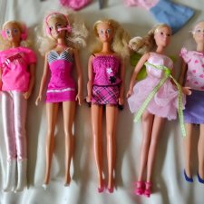 5 кукол BARBIE в одежде с обувью и дополнительными предметами Барби 5 кукол BARBIE в одежде с обувью и дополнительными предметами Барби