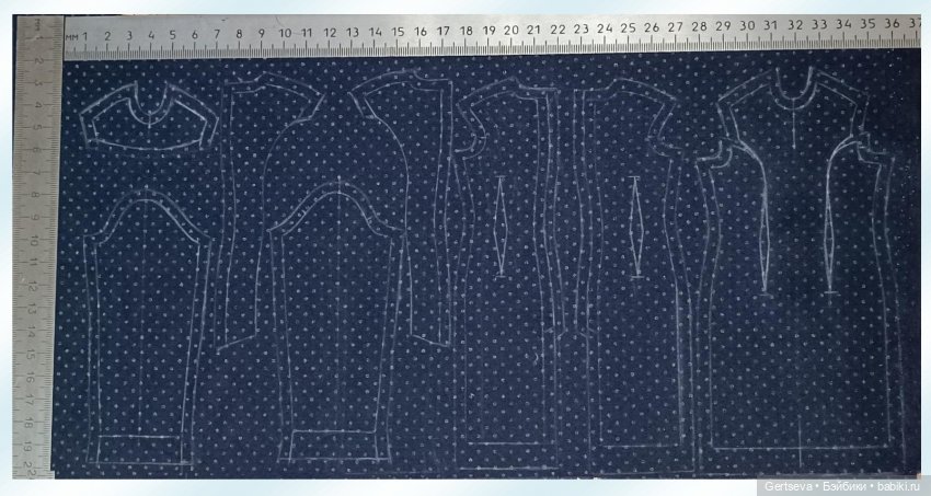 Вариант раскладки выкройки на ткани