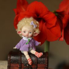 Маленькие мышки и большие прекрасные цветы