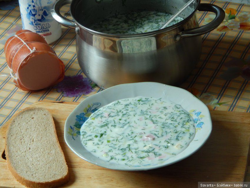 Скромная окрошка на кефире с колбасой (фото 2)