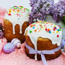 Я и  мои девочки поздравляем с праздником Светлой Пасхи