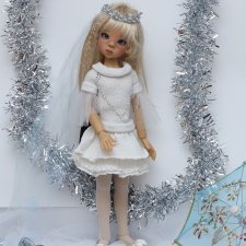 Слышите? Прислушайтесь. Вдалеке звенят колокольчики. Дзинь, Дзинь