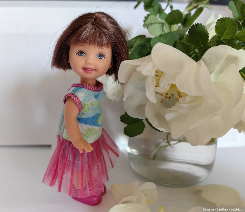 Куколки Келли и дикий белый шиповник