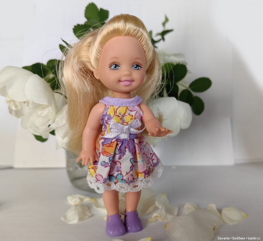 Куколки Келли и дикий белый шиповник