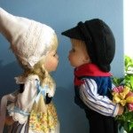 Сладкая парочка. Фарфоровые куклы от Донны Руберт в национальных народных голландских костюмах