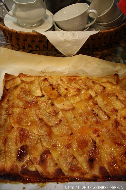 Яблочный пирог из слоёного теста (фото 5)