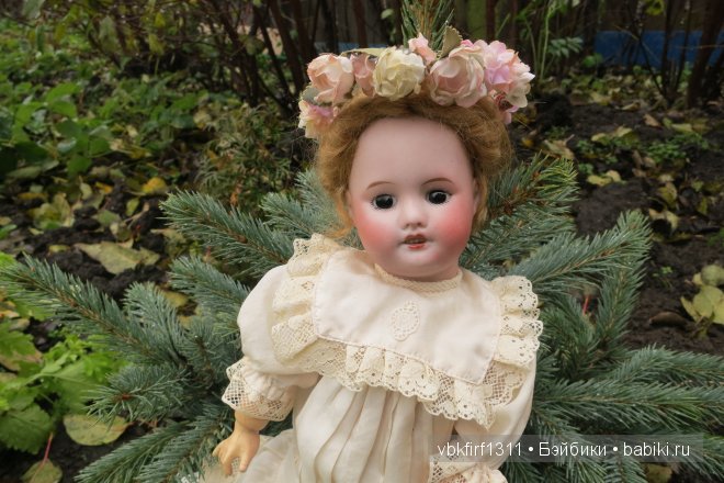 Приехала новенькая француженка - антикварная кукла Вивьен