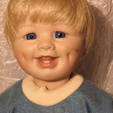 Мальчик с ямочками на щечках из коллекции Ashton Drake 1992 год.