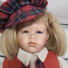 Винтажный фарфоровый мальчик