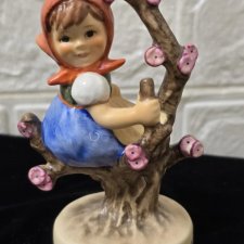 Goebel Hummel. Девочка на дереве.1994г