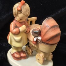 Goebel Hummel Девочка с коляской.