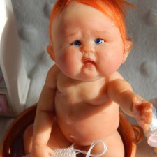 В тазике. Авторская кукла Аси Сашкиной