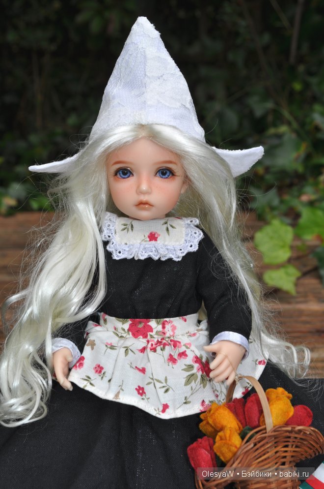 Элин примеряет голландский национальный костюм (Elin Iplehouse) | Бэйбики Элин примеряет голландский национальный костюм (Elin Iplehouse) (фото 8)