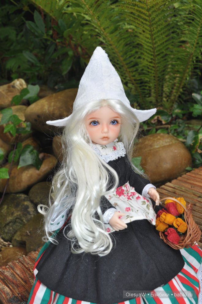 Элин примеряет голландский национальный костюм (Elin Iplehouse) (фото 9)