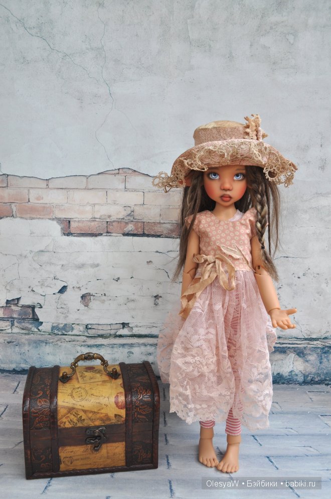 Ларисса почти на дне... (Laryssa Kaye Wiggs) (фото 2)