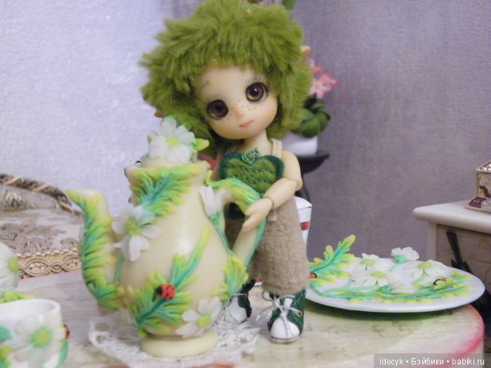 и Листика горячим чаем напоить!