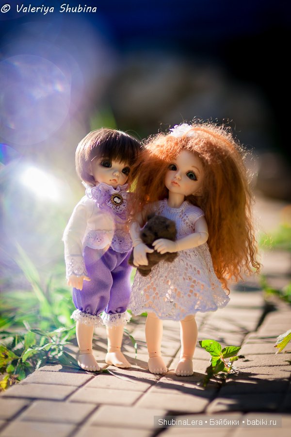 Мишель с новой сестренкой на прогулке (фото 4)