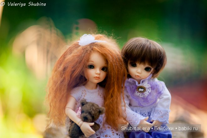 Мишель с новой сестренкой на прогулке (фото 2)