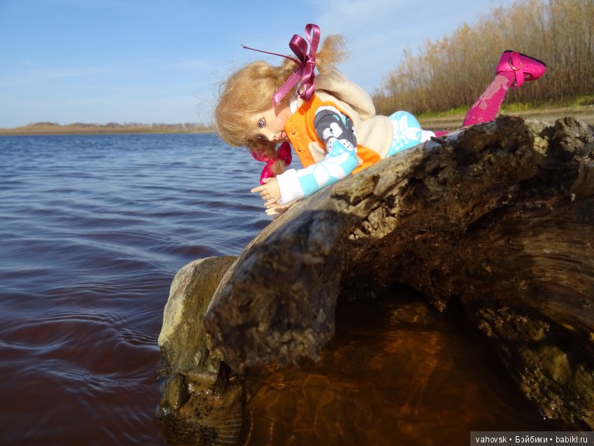 А с тёплой осенью не хочется прощаться