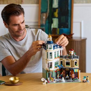 LEGO 11371 Shopping Street: модульное здание "Торговая улица"