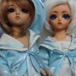 Два аутфита,белый парик и два макияжа.