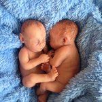 Сладко спящие двойнята. Мини куклы