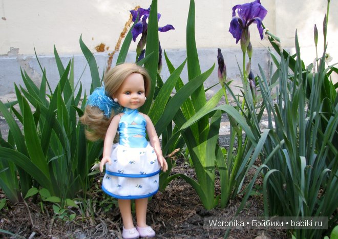 Первые цветы, которые цветут у нас... Моя прогулка с куклой Клеопатра от Paola Reina