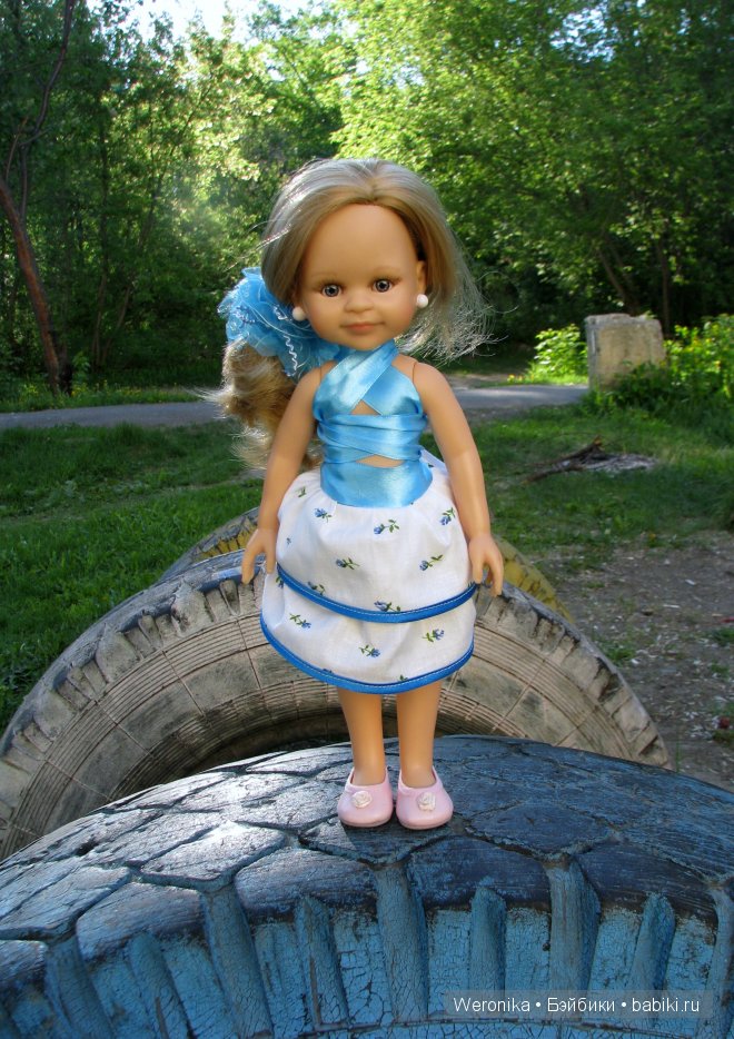 Первые цветы, которые цветут у нас... Моя прогулка с куклой Клеопатра от Paola Reina