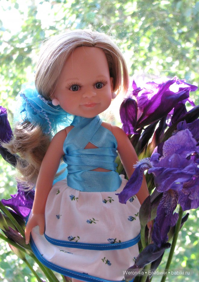 Первые цветы, которые цветут у нас... Моя прогулка с куклой Клеопатра от Paola Reina