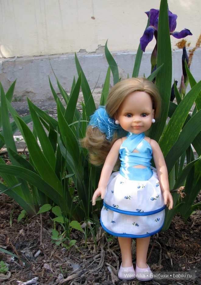 Первые цветы, которые цветут у нас... Моя прогулка с куклой Клеопатра от Paola Reina