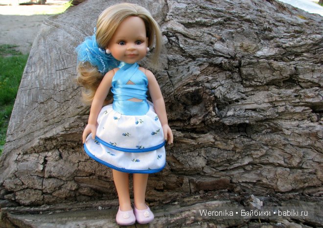 Первые цветы, которые цветут у нас... Моя прогулка с куклой Клеопатра от Paola Reina