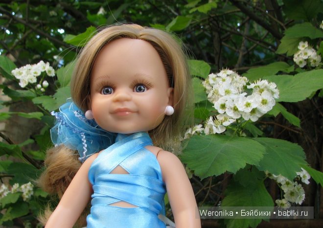 Первые цветы, которые цветут у нас... Моя прогулка с куклой Клеопатра от Paola Reina