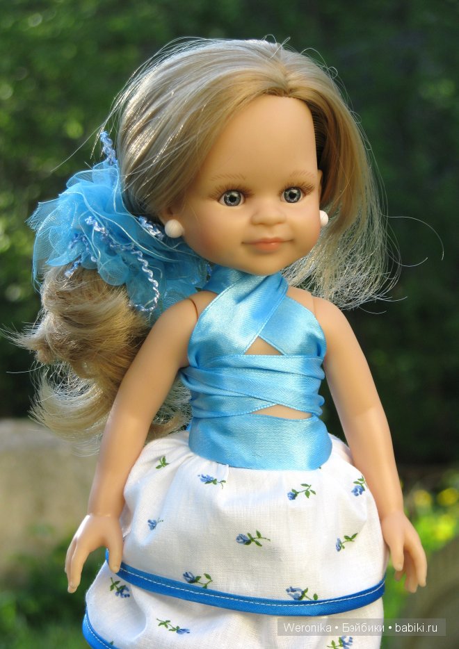 Первые цветы, которые цветут у нас... Моя прогулка с куклой Клеопатра от Paola Reina