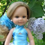 Первые цветы, которые цветут у нас... Моя прогулка с куклой Клеопатра от Paola Reina