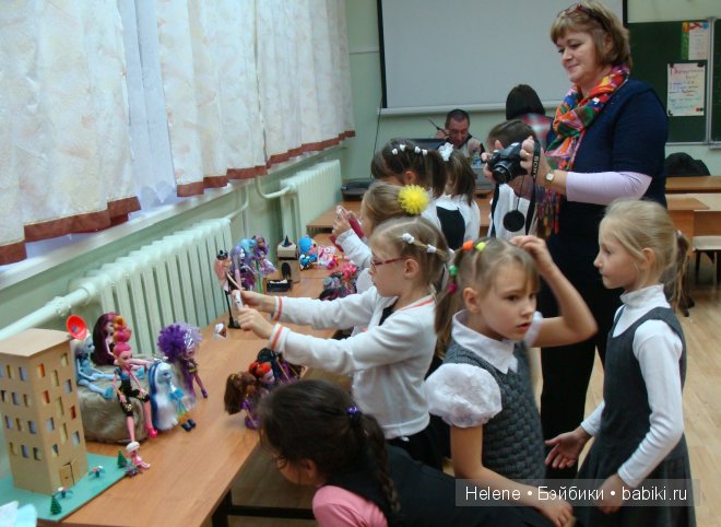 Выставка кукол в школе № 1 г. Ковдор Мурманской области