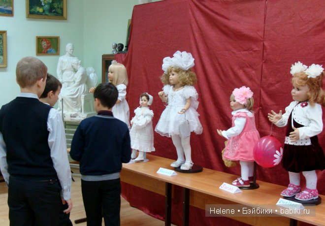 Выставка кукол в школе № 1 г. Ковдор Мурманской области