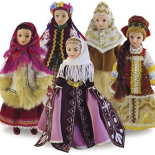 В Мурманске открылась выставка «Куклы в народных костюмах»