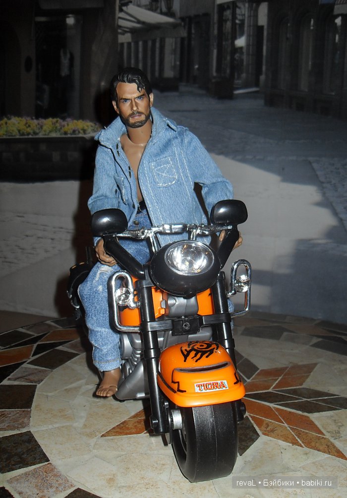 экш-фигурки, Тед Рассел, Я-Любаша Рева