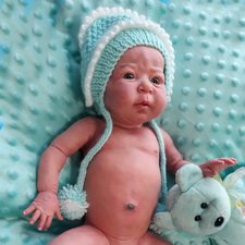 "А кто это у нас такая маленькая? А кто такая крошечная птичка?"