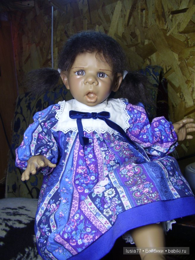 Это Франциска.Она от Петры Джекл.Девочка всё время возмущается, но она тоже очень компанейская и любит играть.