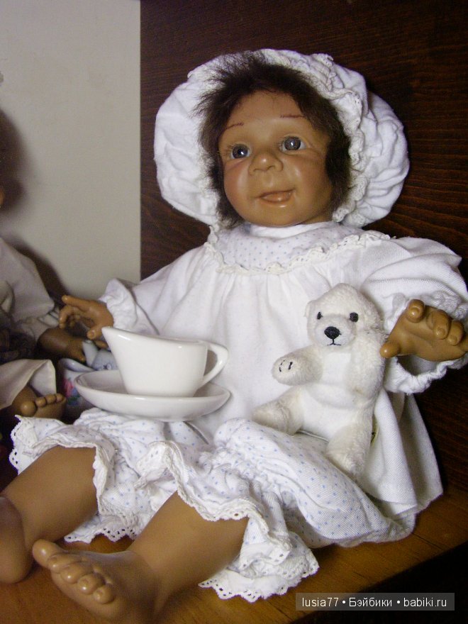 Это Делия, нежная, жизнерадостная девочка.Она от Петры Джекл.Но она приехала ко мне без аутфита и поэтому получила аутфит Джокела, который  я приобрелаа