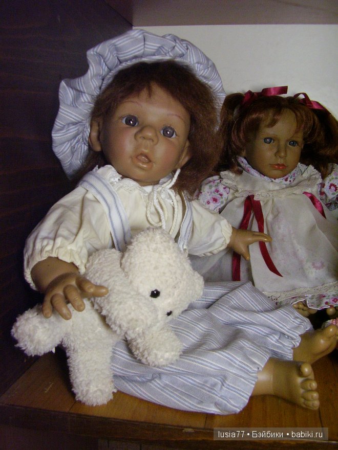 Это Ульрик.Он имеет сертификат, от дизайнера Андреа Дженсен. Очень ласковый, послушный мальчик.