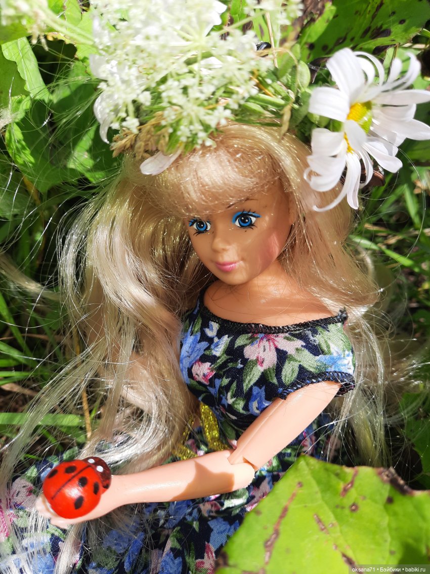 Петра любуется лягушкой.