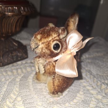 Белочка Перри и куколки ГДР.